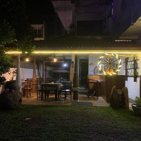 Ceylon Surf Guest And Restaurant Bed & Breakfast Weligama Eksteriør bilde