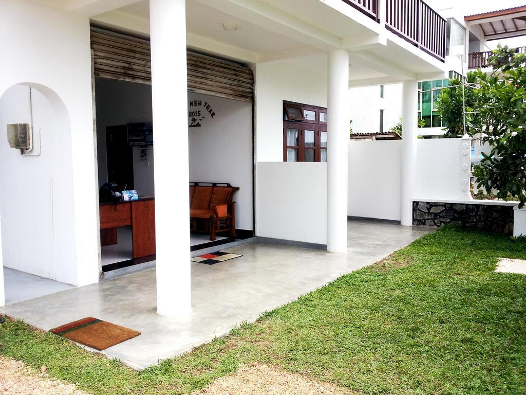 Ceylon Surf Guest And Restaurant Bed & Breakfast Weligama Eksteriør bilde