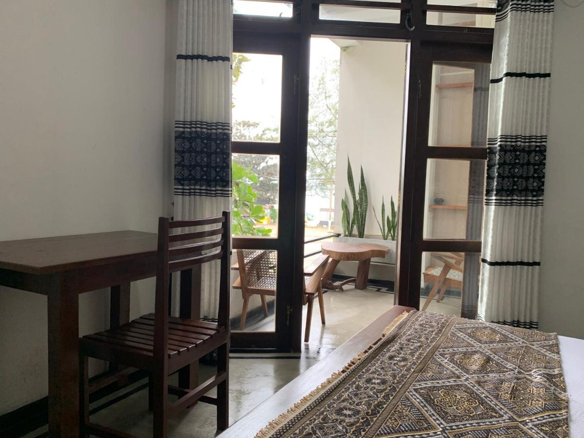 Ceylon Surf Guest And Restaurant Bed & Breakfast Weligama Eksteriør bilde
