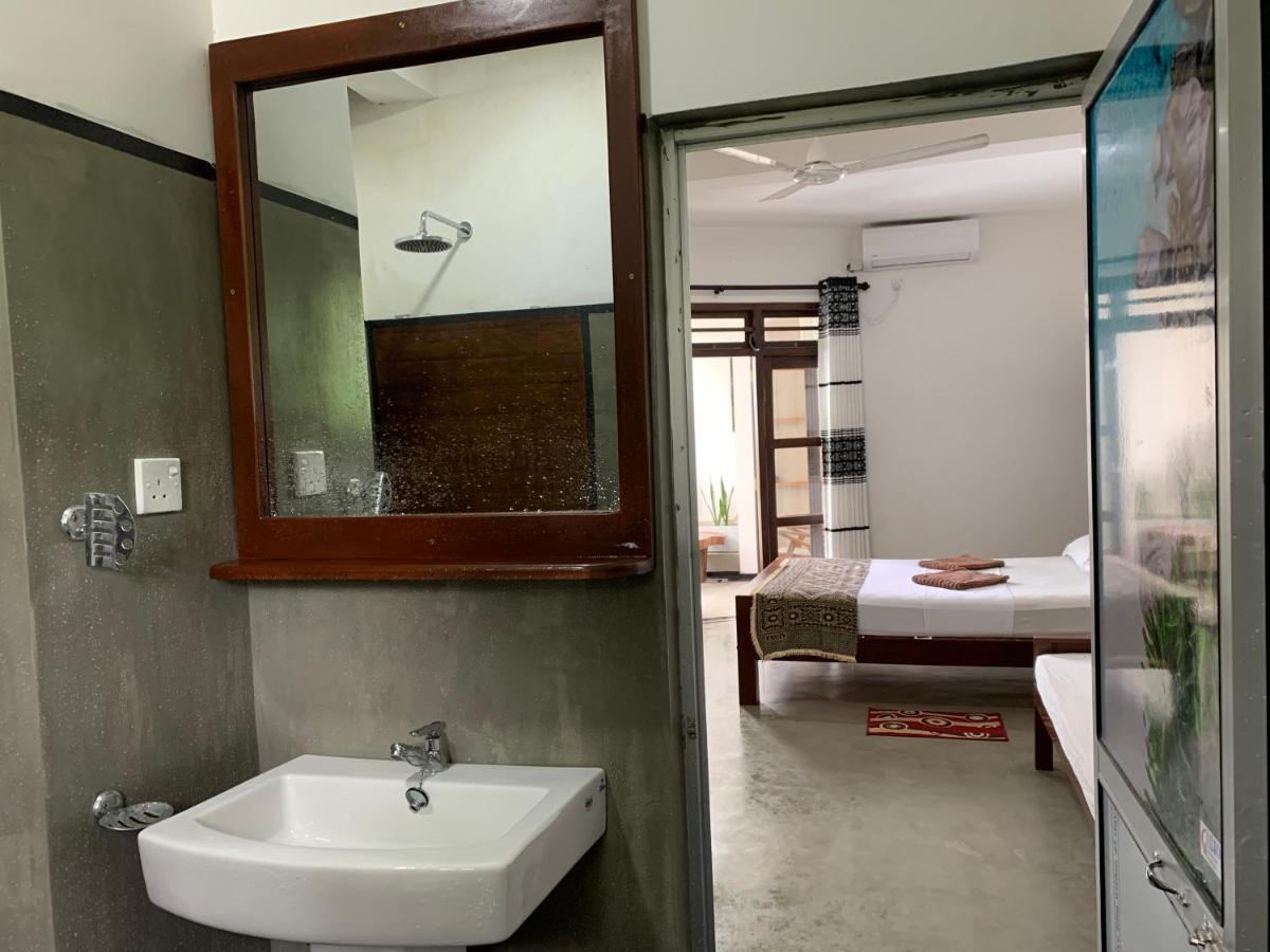 Ceylon Surf Guest And Restaurant Bed & Breakfast Weligama Eksteriør bilde