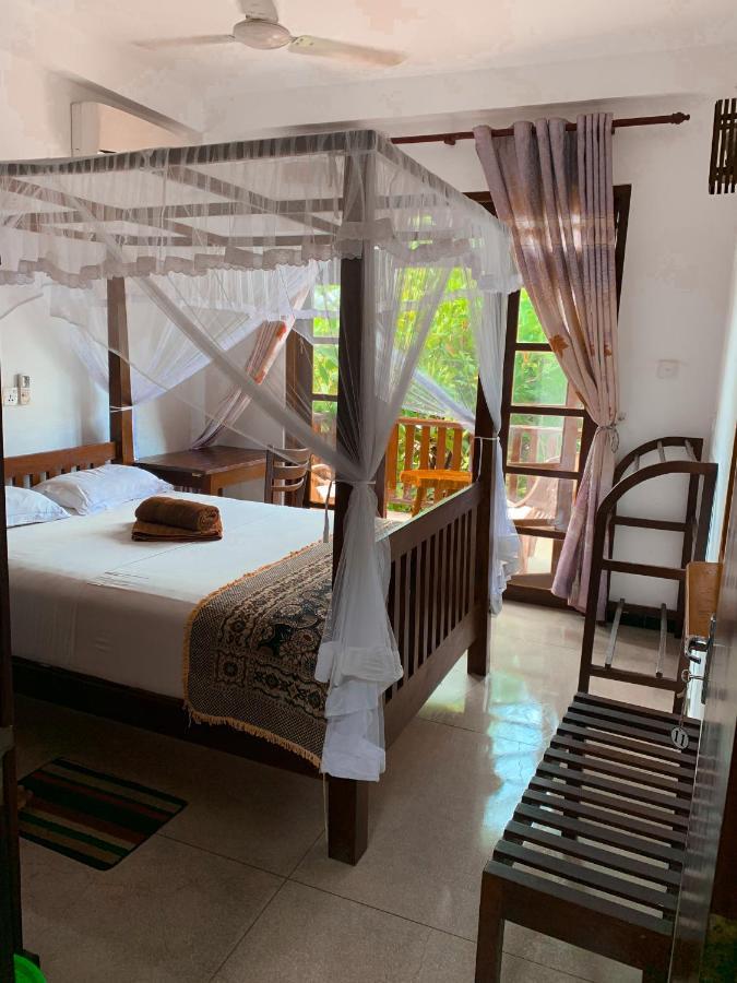 Ceylon Surf Guest And Restaurant Bed & Breakfast Weligama Eksteriør bilde