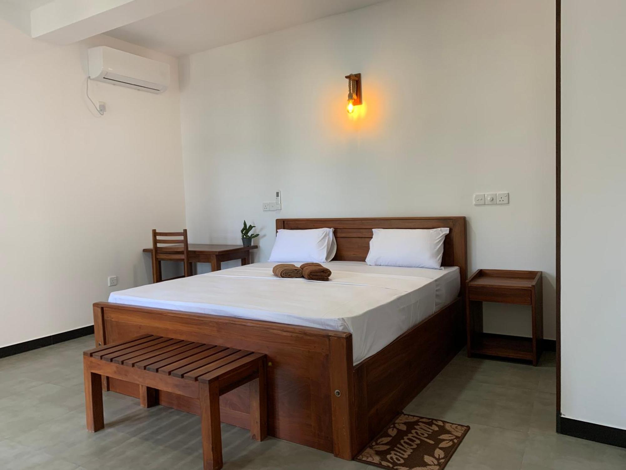 Ceylon Surf Guest And Restaurant Bed & Breakfast Weligama Eksteriør bilde