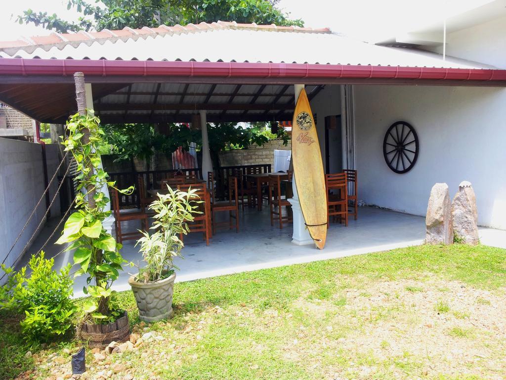 Ceylon Surf Guest And Restaurant Bed & Breakfast Weligama Eksteriør bilde