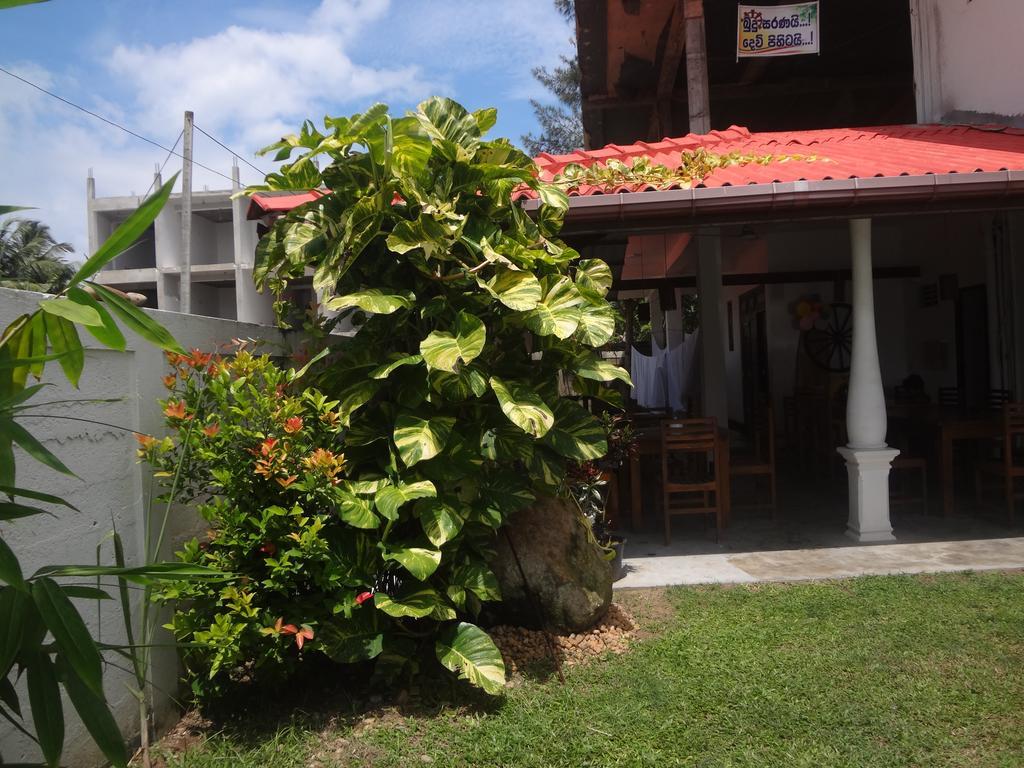 Ceylon Surf Guest And Restaurant Bed & Breakfast Weligama Eksteriør bilde