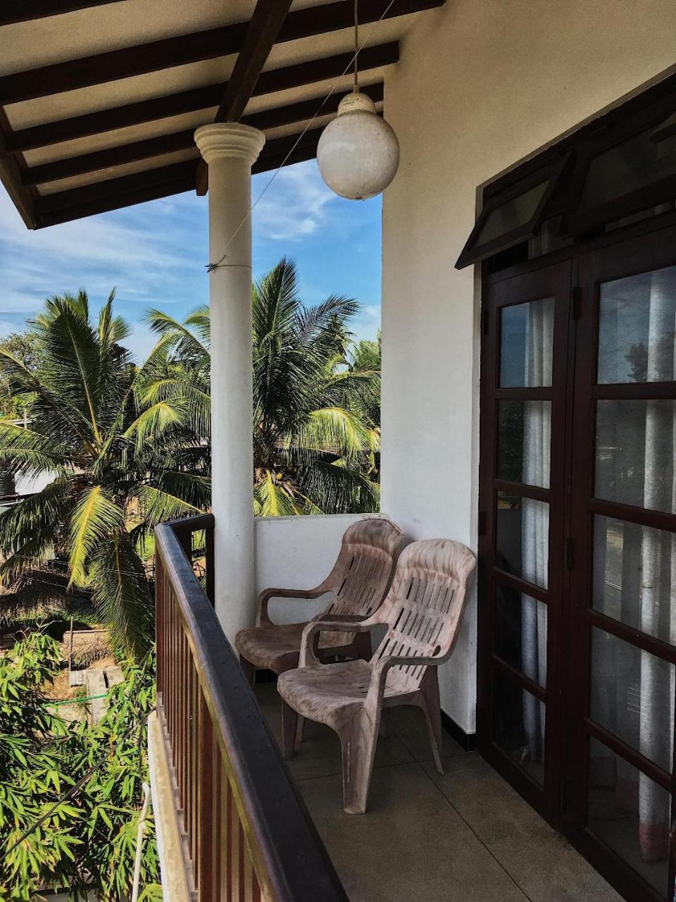 Ceylon Surf Guest And Restaurant Bed & Breakfast Weligama Eksteriør bilde