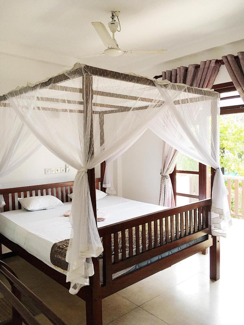Ceylon Surf Guest And Restaurant Bed & Breakfast Weligama Eksteriør bilde